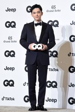 吉沢亮と高橋文哉が“挑戦の年”を振り返る、GQアワード授賞式に登場