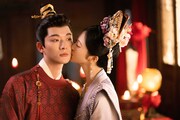 中国ドラマ「似錦 ～華めく運命～」場面写真。本作は「度華年」「九重紫」など、中国本国で大ブームの“転生・やり直しロマンス時代劇”の潮流を汲むヒットドラマ