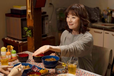 「ただいまって言える場所」新場面写真。えりこの母・百合子を演じる大塚寧々