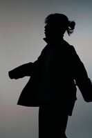 「嘘が嘘で嘘は嘘だ」の主題歌を担当するFUJIBASE