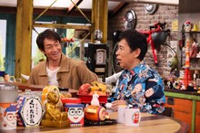 「おかべろ」12月6日放送回の様子。左から吉田栄作、岡村隆史