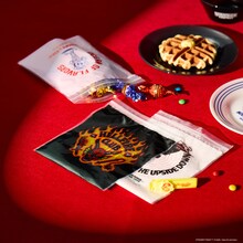 「ストレンジャー・シングス」と3COINSがコラボ、ポーチやマグカップなど発売