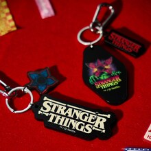 「ストレンジャー・シングス」と3COINSがコラボ、ポーチやマグカップなど発売