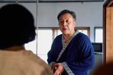 「遠い人」より、岩谷健司演じる佐久間義則