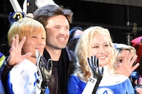 ファンと交流するセバスチャン・スタン（中央）