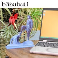 「バーフバリ」×プレミアムバンダイ BIGアクリルスタンド（バーフバリ＆カッタッパ / 税込2970円）