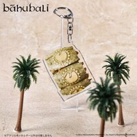 「バーフバリ」×プレミアムバンダイ アクリルキーホルダー（城門を突破する盾 / 税込1430円）