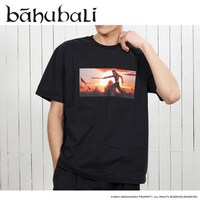 「バーフバリ」×プレミアムバンダイ 光る！Tシャツ（バーフバリ / 税込5390円）