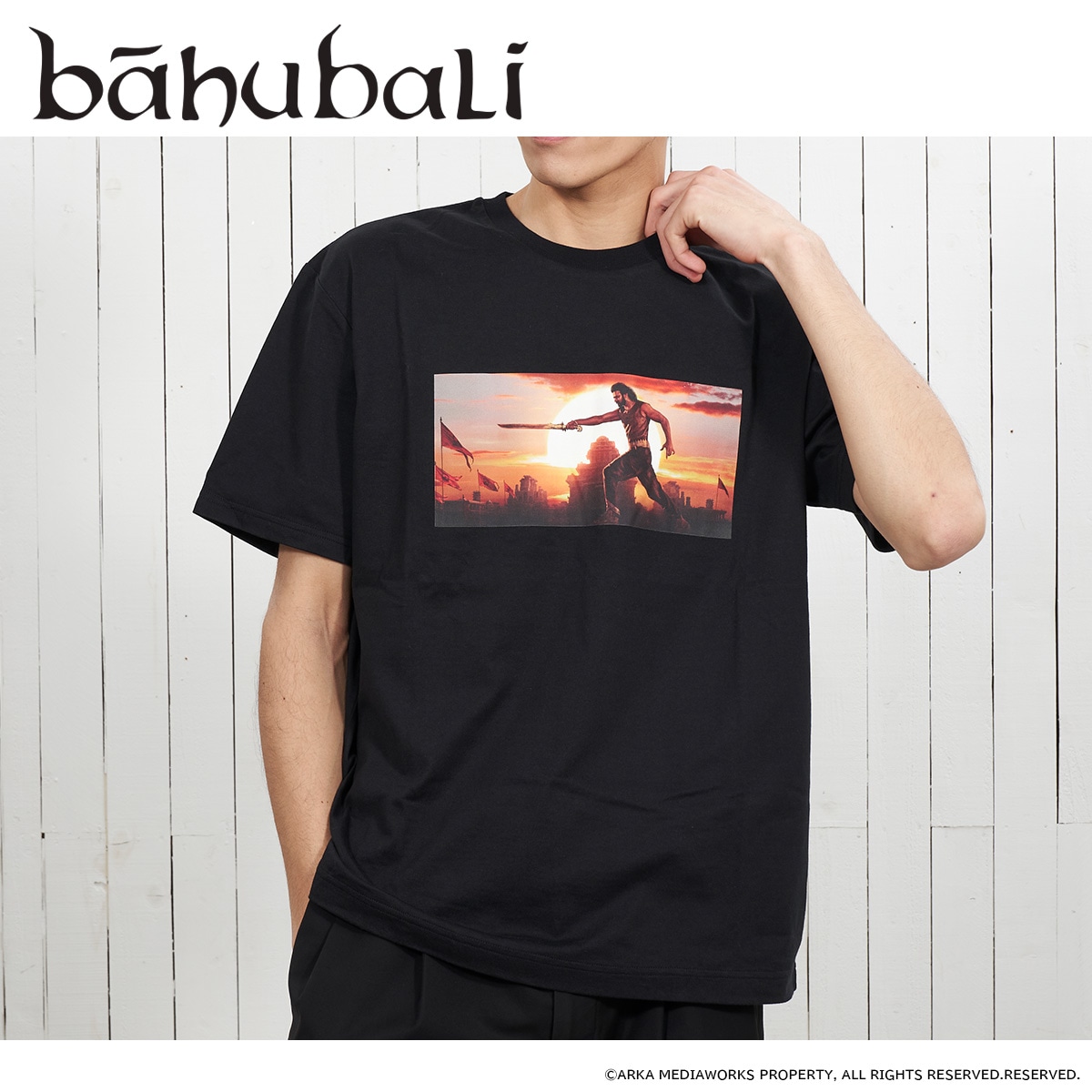 「バーフバリ」×プレミアムバンダイ 光る！Tシャツ（バーフバリ / 税込5390円）