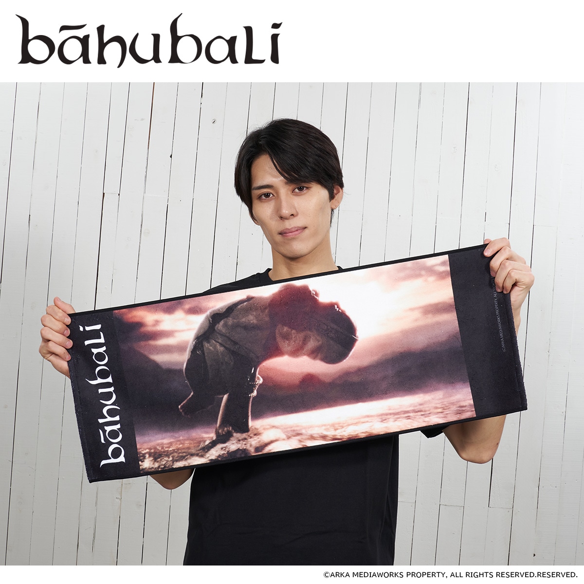 「バーフバリ」×プレミアムバンダイ フェイスタオル（マヘンドラ・バーフバリは生きねばならぬ / 税込2200円）