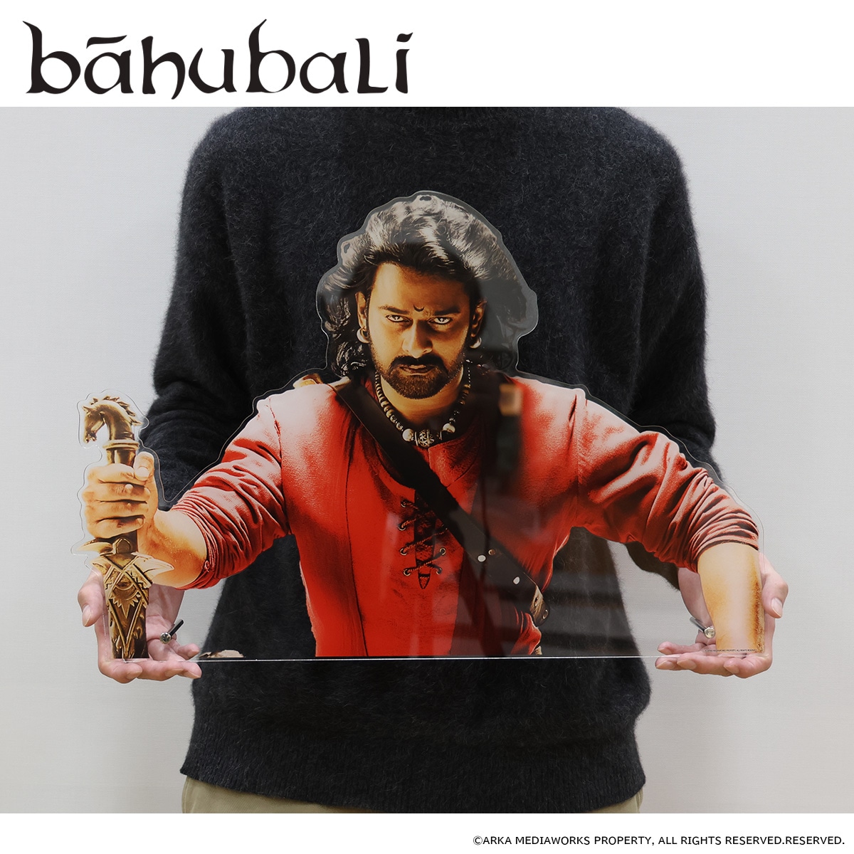 「バーフバリ」×プレミアムバンダイ 特大アクリルスタンド（バーフバリ / 税込1万1000円）