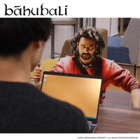 「バーフバリ」×プレミアムバンダイ 特大アクリルスタンド（バーフバリ / 税込1万1000円）