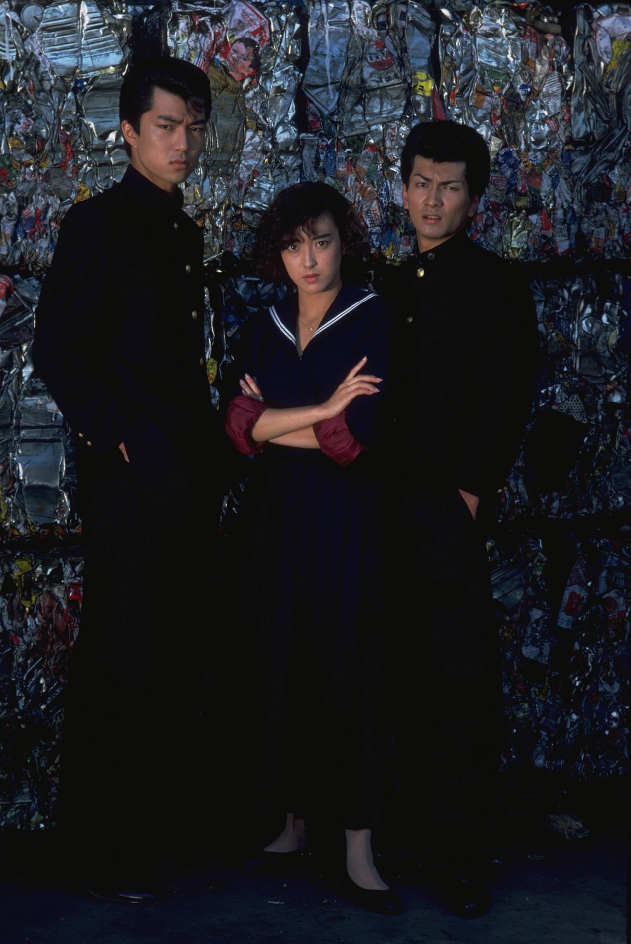 映画2作目「ビー・バップ・ハイスクール 高校与太郎哀歌」より。ヒロシは短ラン、トオルは中ラン、順子のスカートは長く、セーラー服の胸当てがない