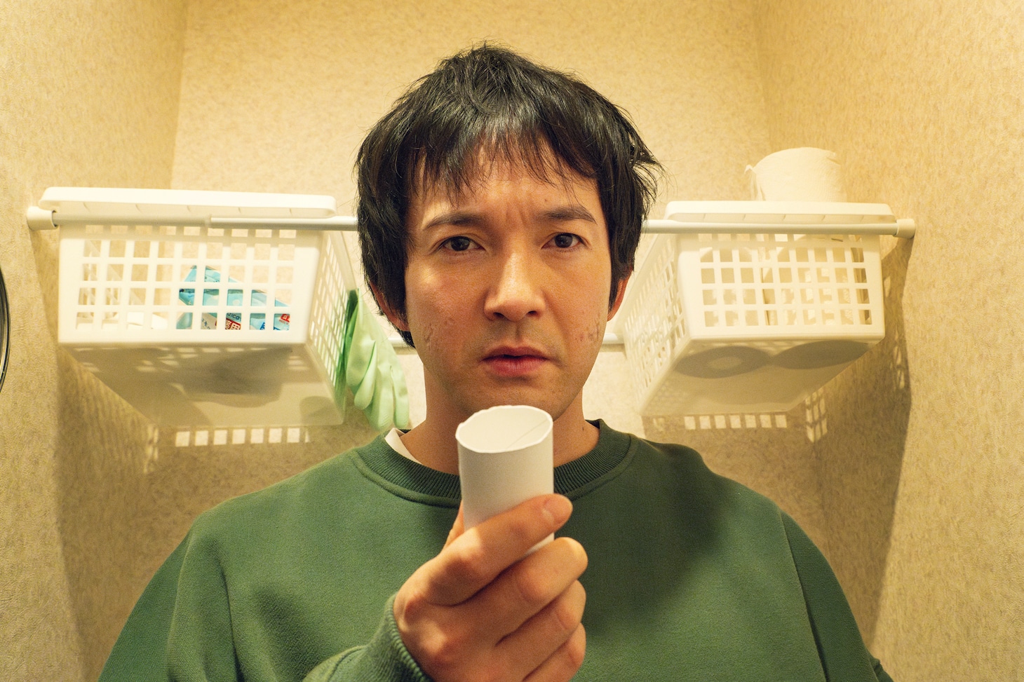第2話「トイレットペーパーレース」で明吉を演じる浅利陽介