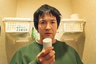 第2話「トイレットペーパーレース」で明吉を演じる浅利陽介