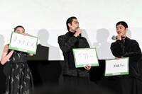 「クイズ！座長水上」の様子。左から八木莉可子、濱尾ノリタカ、萩原健太郎