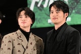 楡井秋彦役の木戸大聖（左）と桜遥役の水上恒司（右）