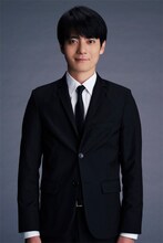 「終のひと」で葬儀の世界に飛び込むサラリーマン・梵孝太郎を演じる西山潤