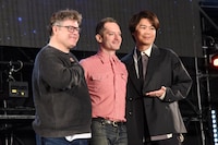 左からショーン・アスティン、イライジャ・ウッド、浪川大輔