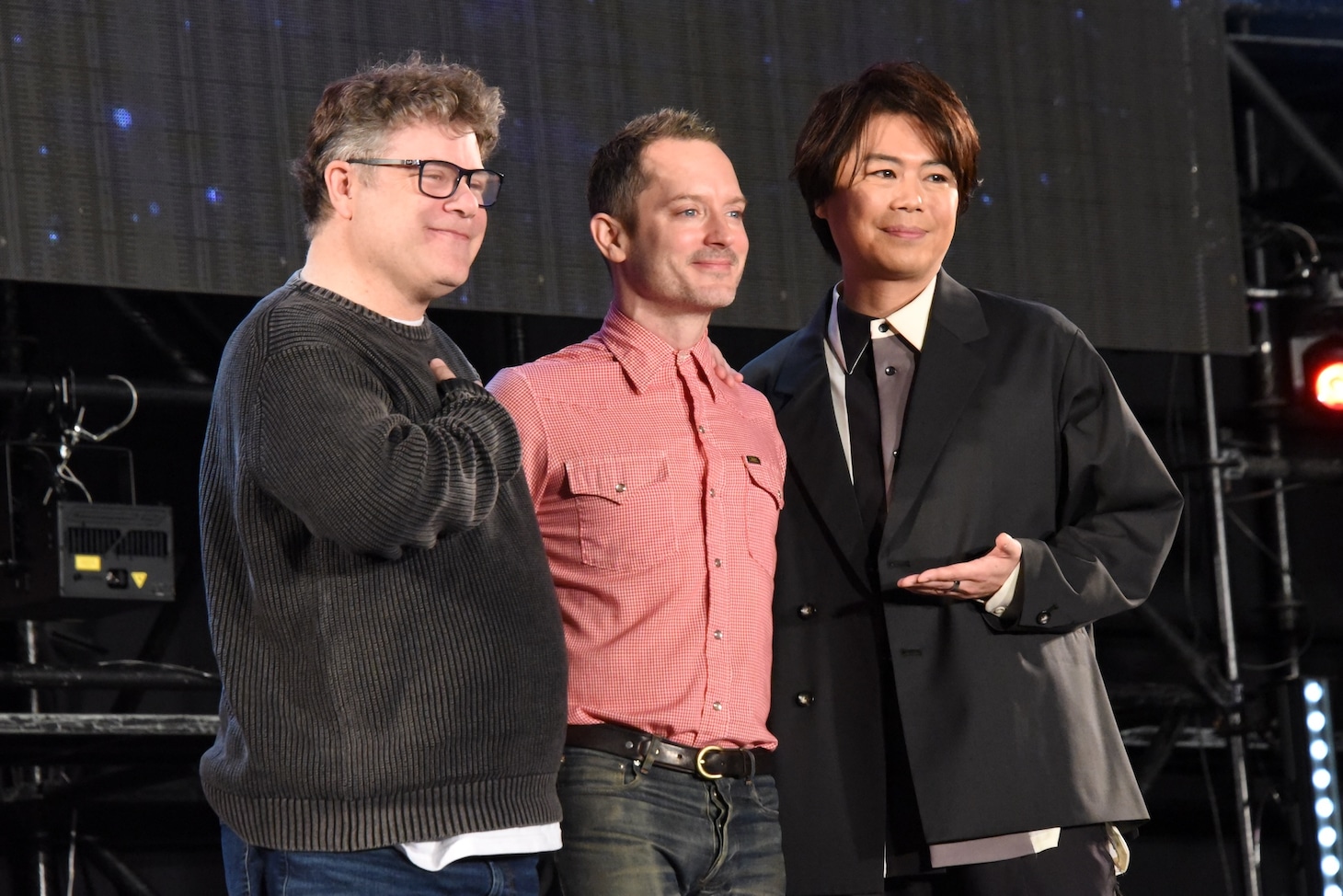 左からショーン・アスティン、イライジャ・ウッド、浪川大輔