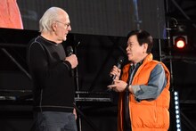 左から役のクリストファー・ロイド、マーティの日本版声優で知られる三ツ矢雄二