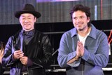 左から浅野忠信、セバスチャン・スタン