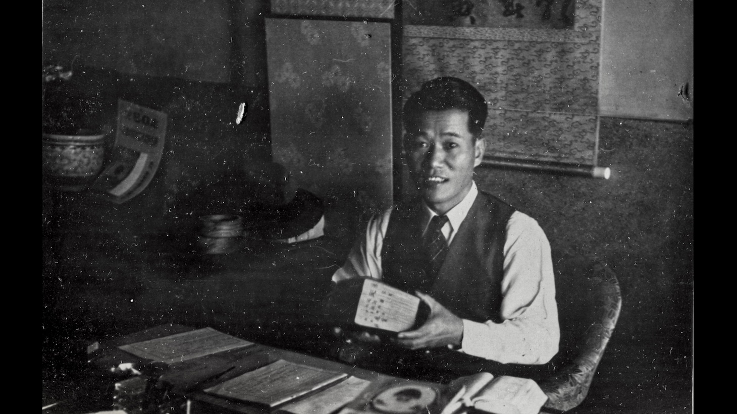 「湯徳章―私は誰なのか―」場面写真。湯徳章は日本人の父と台湾人の母のもとに生まれた