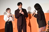 左から福原遥、福士蒼汰、十明