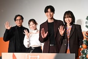 映画「楓」公開直前イベントの様子。左から行定勲、福原遥、福士蒼汰、十明