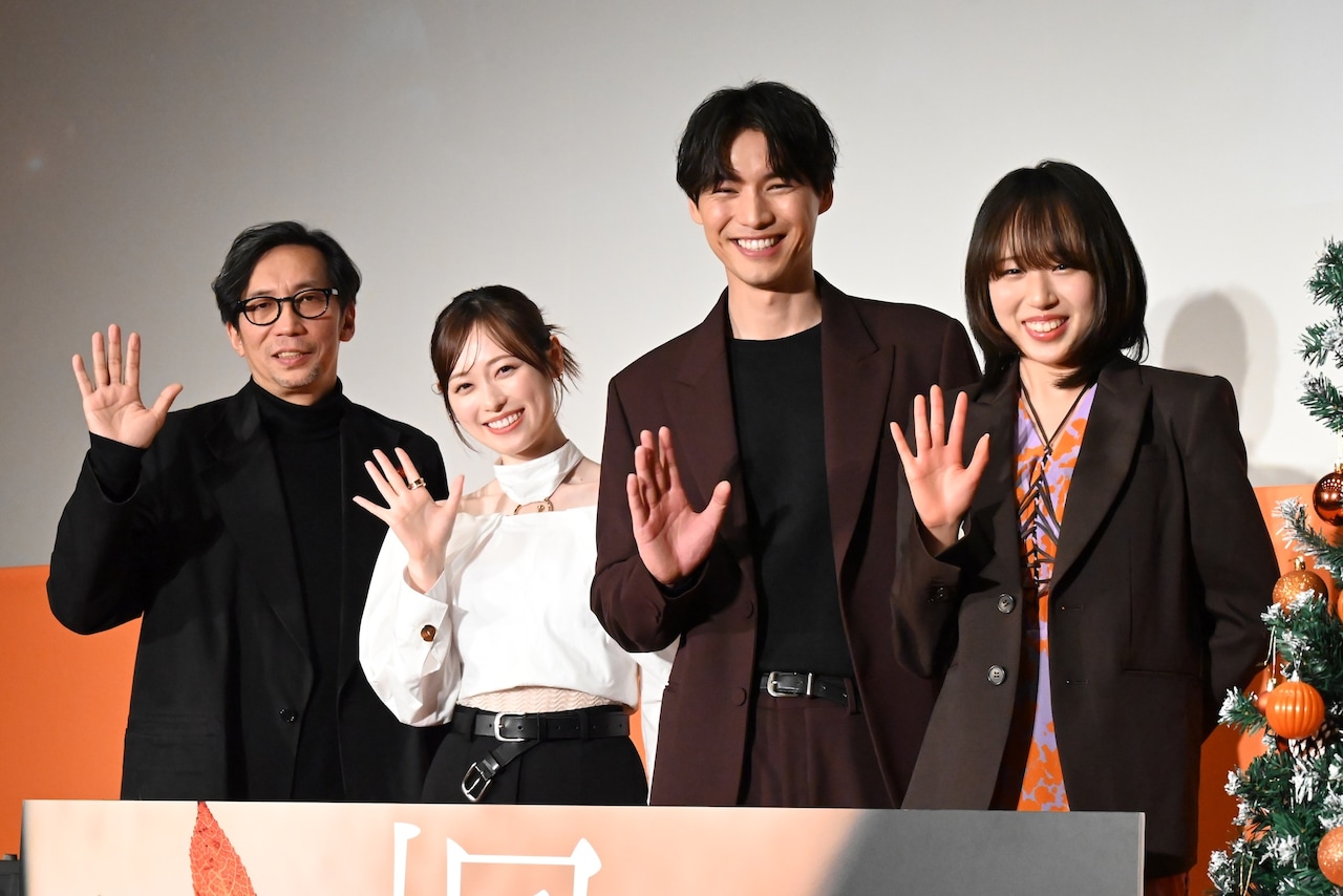 映画「楓」公開直前イベントの様子。左から行定勲、福原遥、福士蒼汰、十明