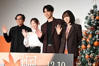 左から行定勲、福原遥、福士蒼汰、十明