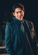 ドラマ「マトリと狂犬」で葛城彰斗を演じる向井理