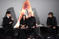 「アバター：ファイヤー・アンド・アッシュ」来日ジャパンプレミアの様子。左から宮世琉弥、ジェームズ・キャメロン、山崎貴