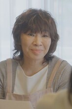 HTBスぺシャルドラマ「ガラスの指輪と絆創膏」大橋千絵演じるこども食堂・ルッカリーの代表