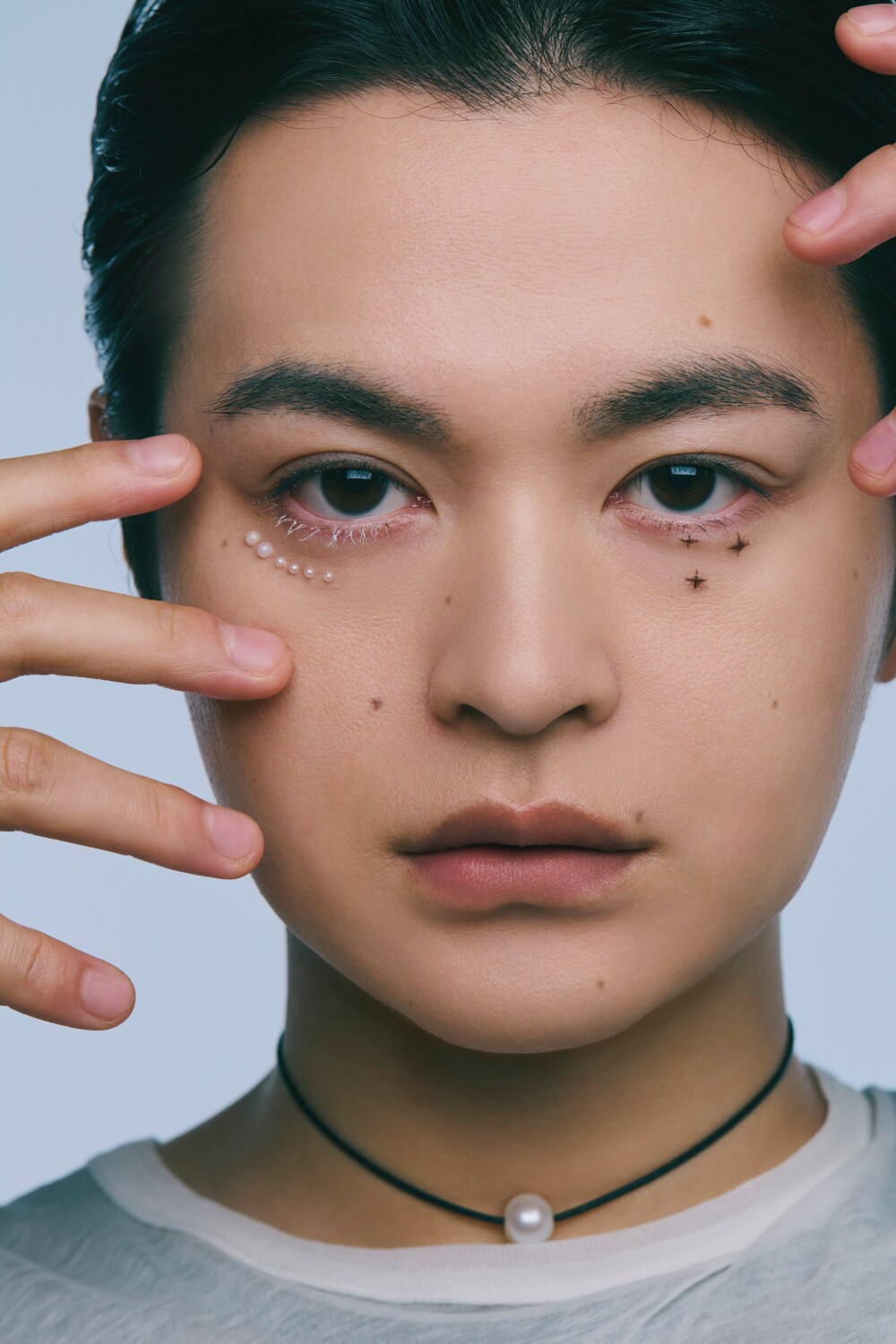 瀬戸康史の俳優デビュー20周年を記念した書籍が発売、三谷幸喜との対談