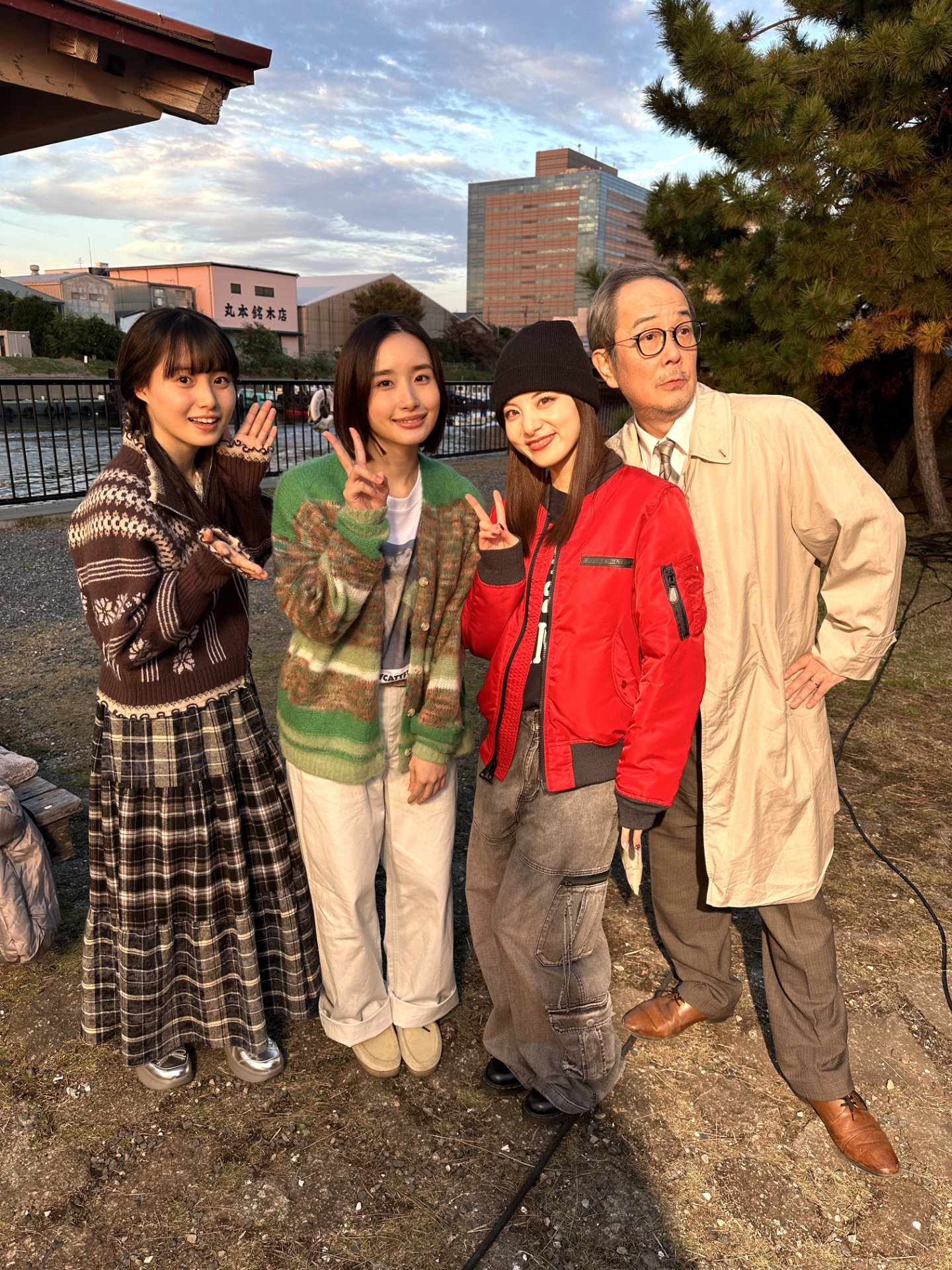 ショートドラマ「地下アイドルの方程式」キャスト。左から片田陽依、安倍乙、かのうみゆ、リリー・フランキー