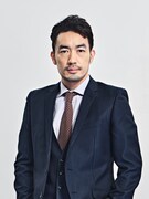 大谷亮平が演じるお台場湾岸医療センターの事務局長・鷹山勲