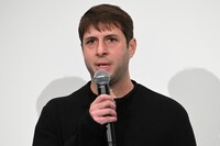 映画「Black Box Diaries」公開記念舞台挨拶に登壇したエリック・ニアリ