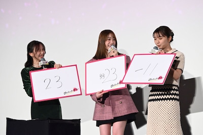 「ロマンティック数字合わせ」で1人だけ読みを外した上白石萌歌（右）