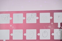 「ロマンティック絵しりとり」にて左上から時計回りにクマ（高橋恭平）→マイク（木村柾哉）→クリスマス（中島颯太）→スイカ（醍醐虎汰朗）→金（犬飼貴丈）→眠そうな鳥（西垣匠）→りんご（ゆうたろう）→ゴリラ（内藤秀一郎）→ロマンティックの文字（豊田裕大）