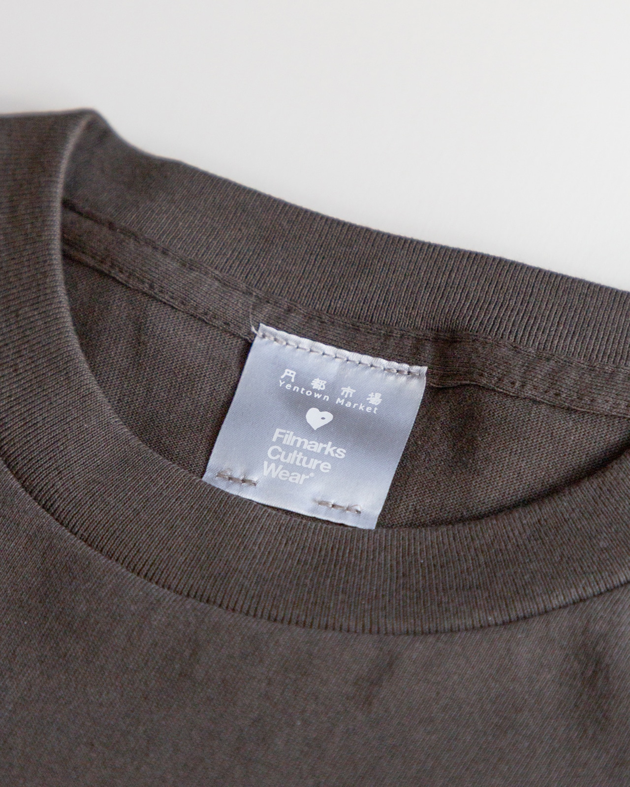 ＜IWAI SHUNJI The Film Works＞30th Anniversary Tシャツ SUMIKUROのタグ