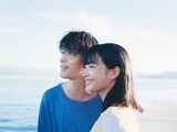 映画「汝、星のごとく」より、横浜流星演じる青埜櫂（奥）、広瀬すず演じる井上暁海（手前）