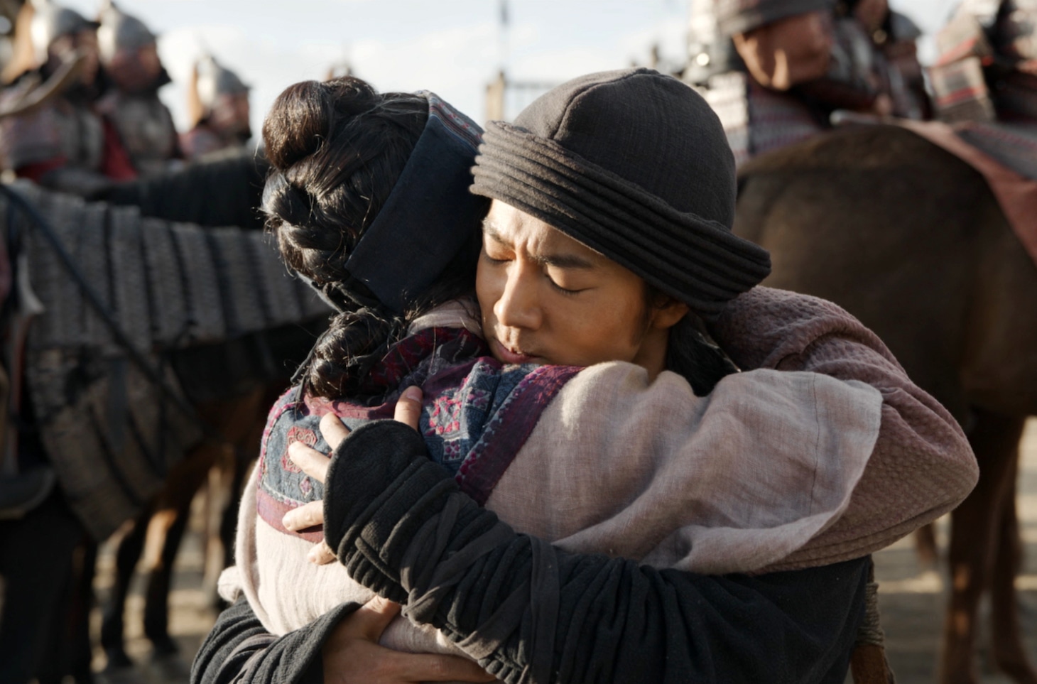 映画「射鵰英雄伝（しゃちょうえいゆうでん）」新場面写真。シャオ・ジャン（肖戦）演じる郭靖（右）