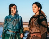 映画「射鵰英雄伝」より、チャン・ウェンシン（張文昕）演じる華箏（左）、ジュアン・ダーフェイ（莊達菲）演じる黄蓉（右）