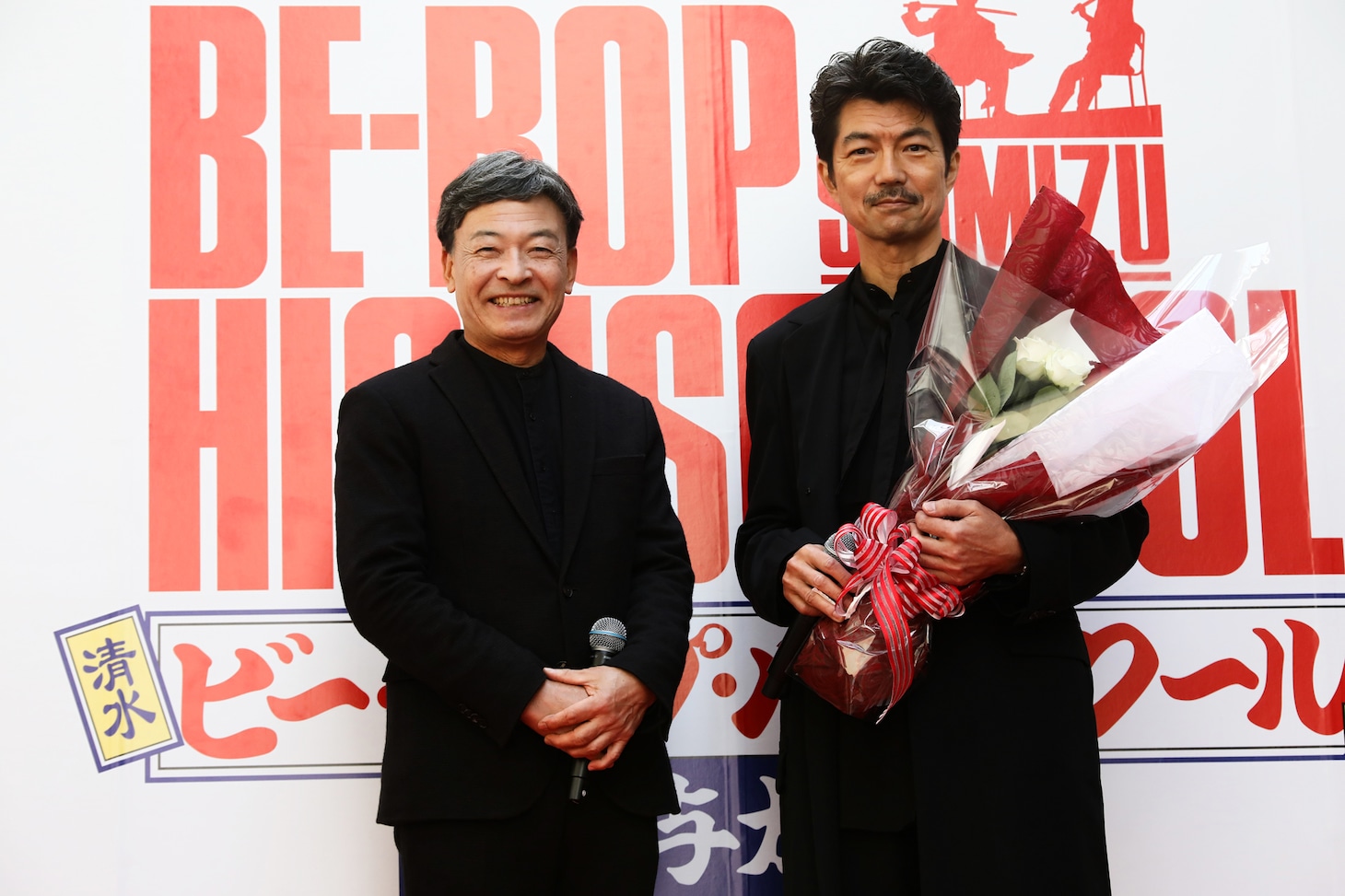 左から静岡市長の難波喬司、仲村トオル（撮影：菊池茂夫）