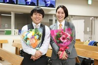 左から秋山寛貴、長内映里香