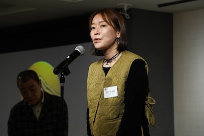 「雨の中の慾情」の装飾担当である折戸美由紀