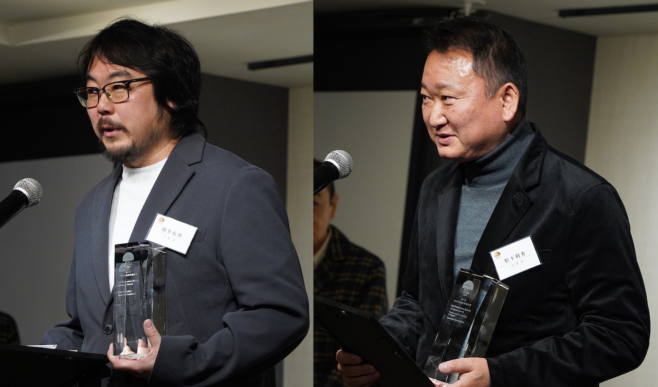 第1回日本映画装飾協会賞の授賞式の様子。左から「国宝」で装飾を担当した酒井拓磨、「新幹線大爆破」で装飾を担当した松下利秀