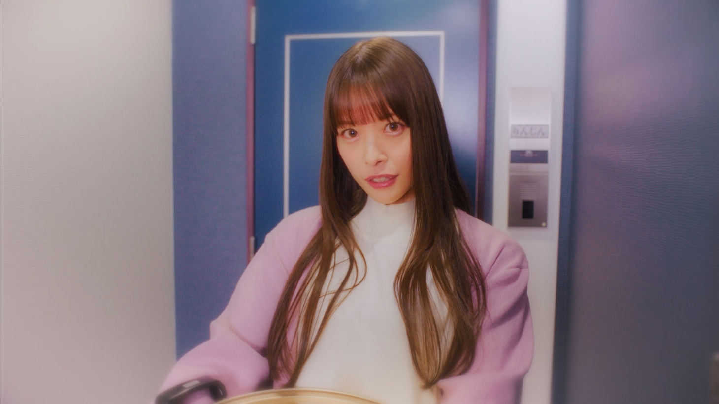 ドラマ「令和に官能小説作ってます」妄想内のお姉さん“隣人さん”役の八木奈々