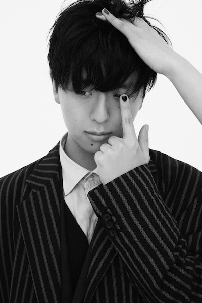 「劇場版『暗殺教室』みんなの時間」の主題歌を担当する友成空